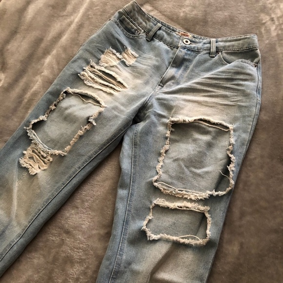 Distressed jeans - Picture 2 of 3